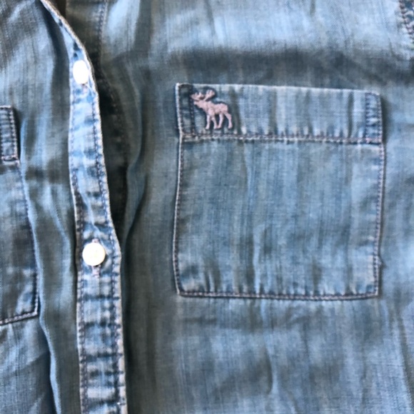 A&F Beaded Collar Chambray Button Down Shirt - S - Picture 3 of 5